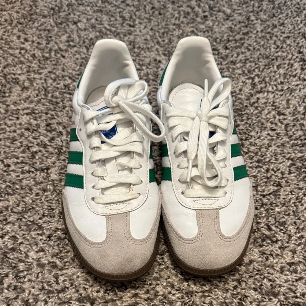 Adidas Samba White and Green Trainers fit like women’s size 7 - Picture 2 of 6